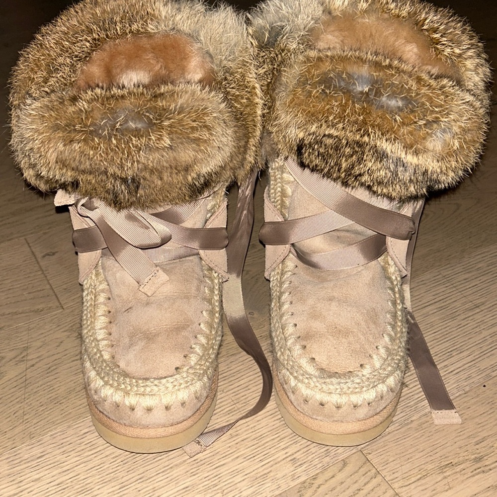 Brand new Mou boots with tags still on!!